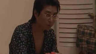 雪的亚洲美女在行动中