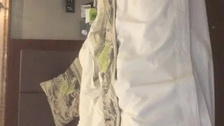 腿模網紅女神超性感網襪高跟鞋腿玩年脫下豹紋內褲按摩器懟著騷穴震動掰穴塞入爽翻