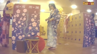 腰部紧致、胸部敏感的女学生中出高潮。小池里奈