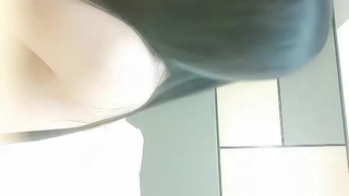 酒店里面万人迷和炮友偷情做爱，特写逼逼超级粉嫩多汁的鲍鱼